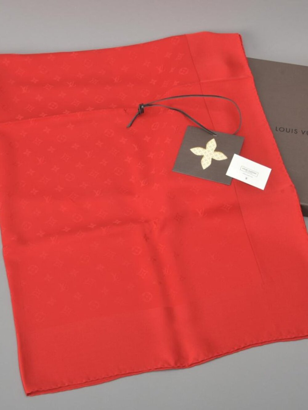 Louis Vuitton Monogram Scarf 85 Silk Red Shawl - Picture 9 of 9